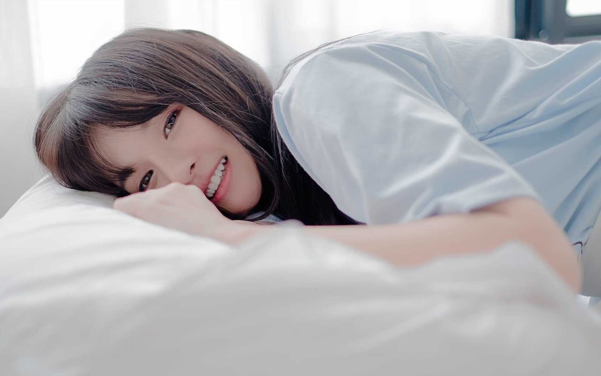 赛场双星，足球的团队完胜与乒乓的个人传奇