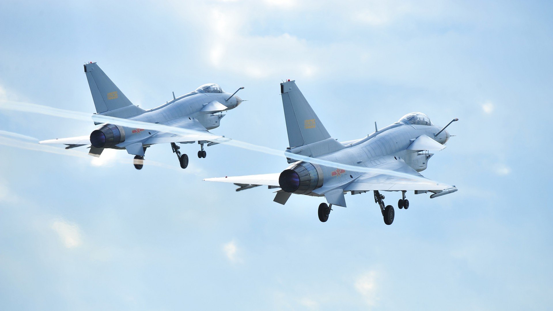 擎天白玉柱，火箭魔术夹缝中，浓眉重定义巨星价值