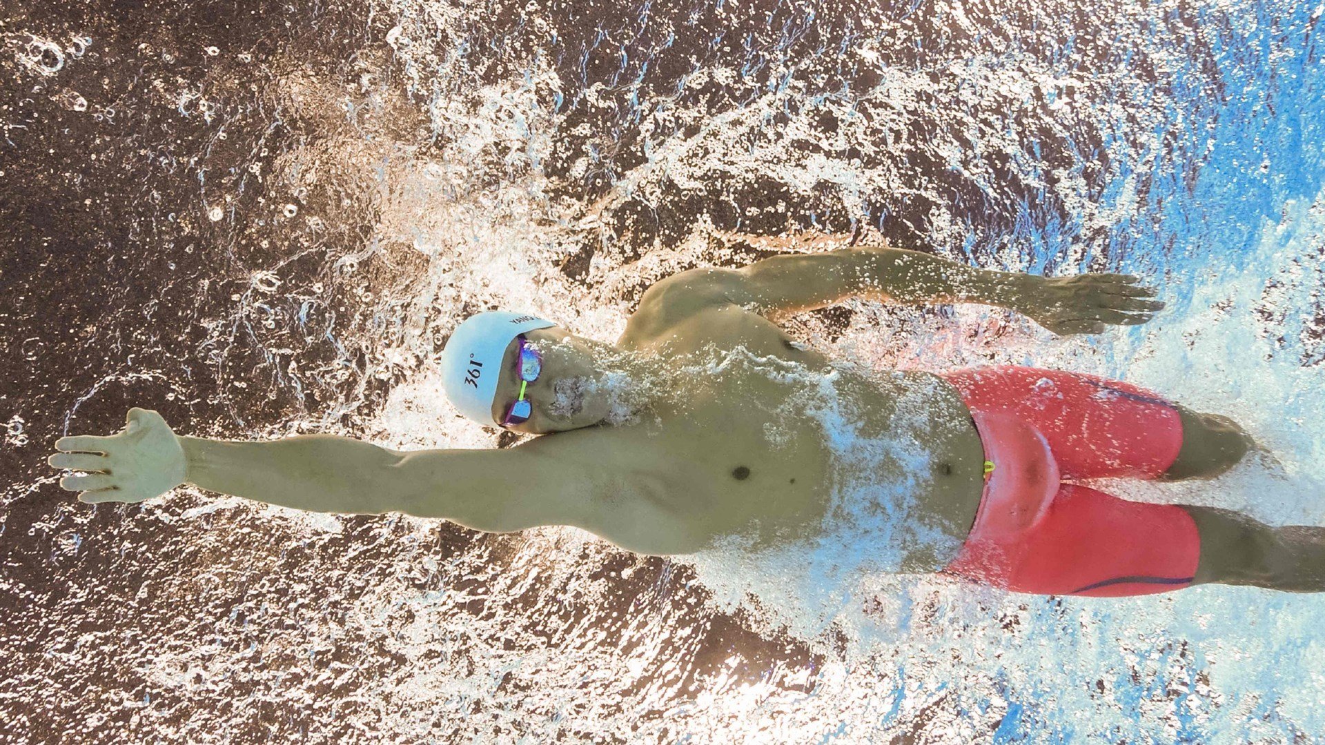 我来为你创作一篇融合这两个元素的独特体育文章